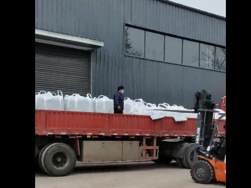 活性炭装车现场