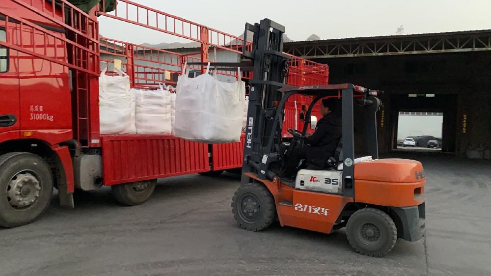 石英砂发货现场